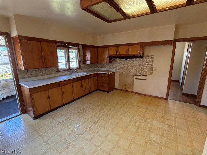 8305 Vineyard Avenue, Cleveland, OH 44105 Photo 15