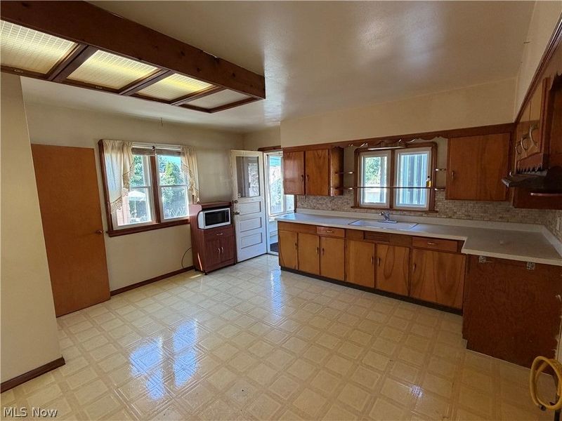 8305 Vineyard Avenue, Cleveland, OH 44105 Photo 16