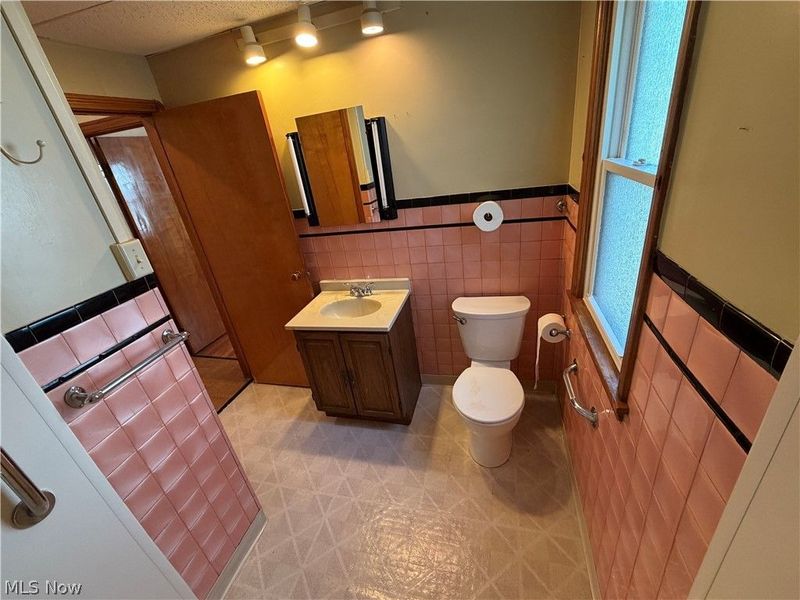 8305 Vineyard Avenue, Cleveland, OH 44105 Photo 23