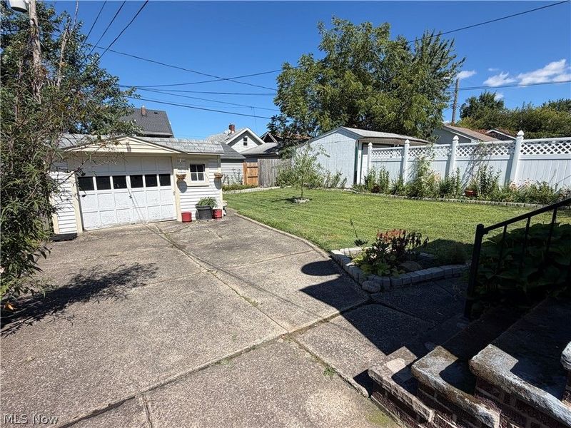 8305 Vineyard Avenue, Cleveland, OH 44105 Photo 3