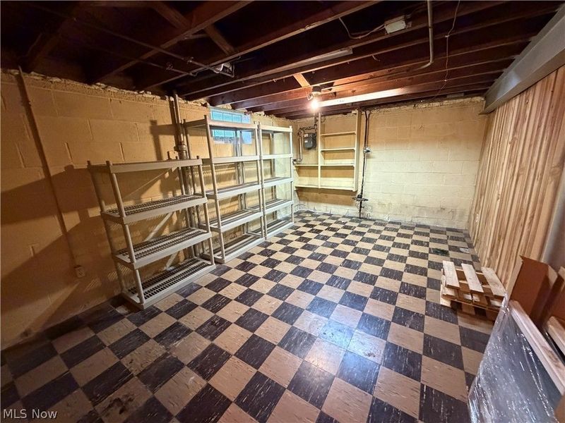 8305 Vineyard Avenue, Cleveland, OH 44105 Photo 34