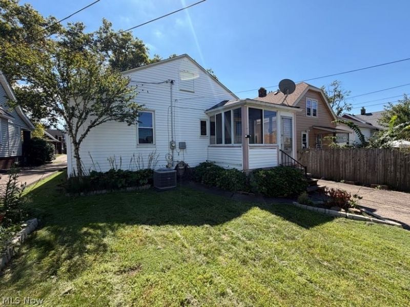 8305 Vineyard Avenue, Cleveland, OH 44105 Photo 4