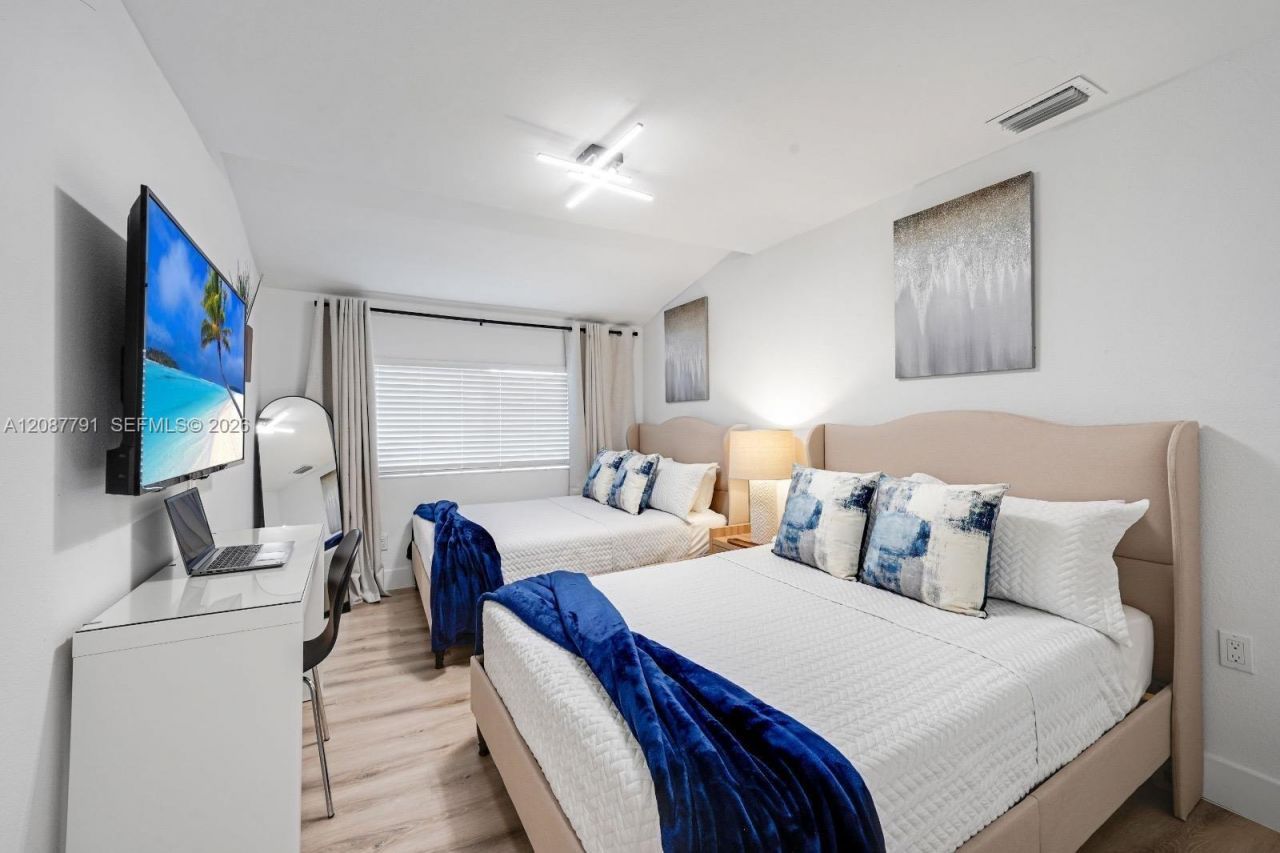 2852 Washington St, Unit ., Hollywood, FL 33020 Photo