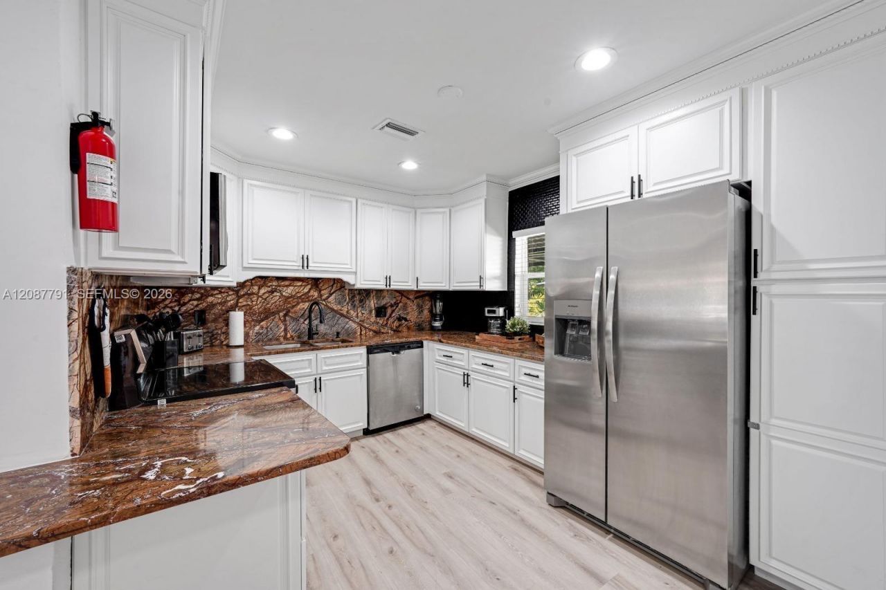 2852 Washington St, Unit ., Hollywood, FL 33020 Photo