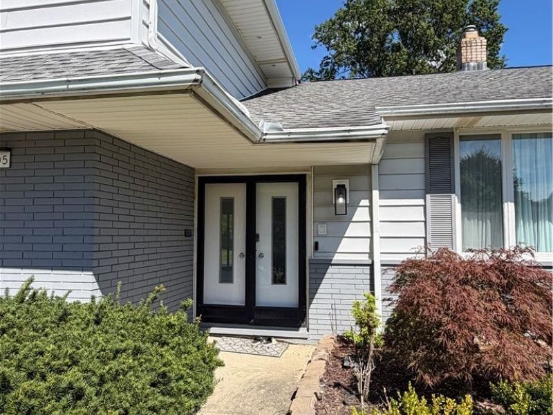 1905 Camberly Drive, Cleveland, OH 44124 Photo 4