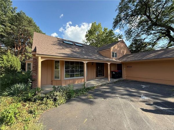 8727 W 104th Street, Overland Park, KS 66212
