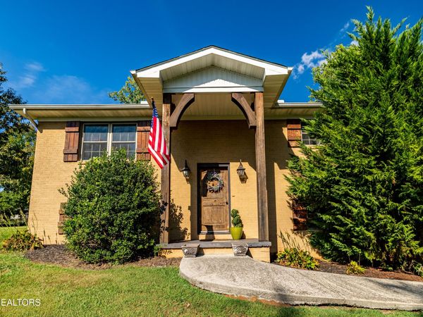 224 Cedar Crest Lane, Friendsville, TN 37737