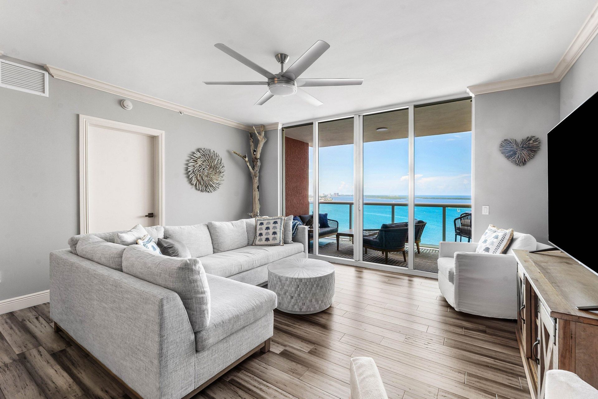 2650 Lake Shore Drive, Unit 2102, Riviera Beach, FL 33404 Photo