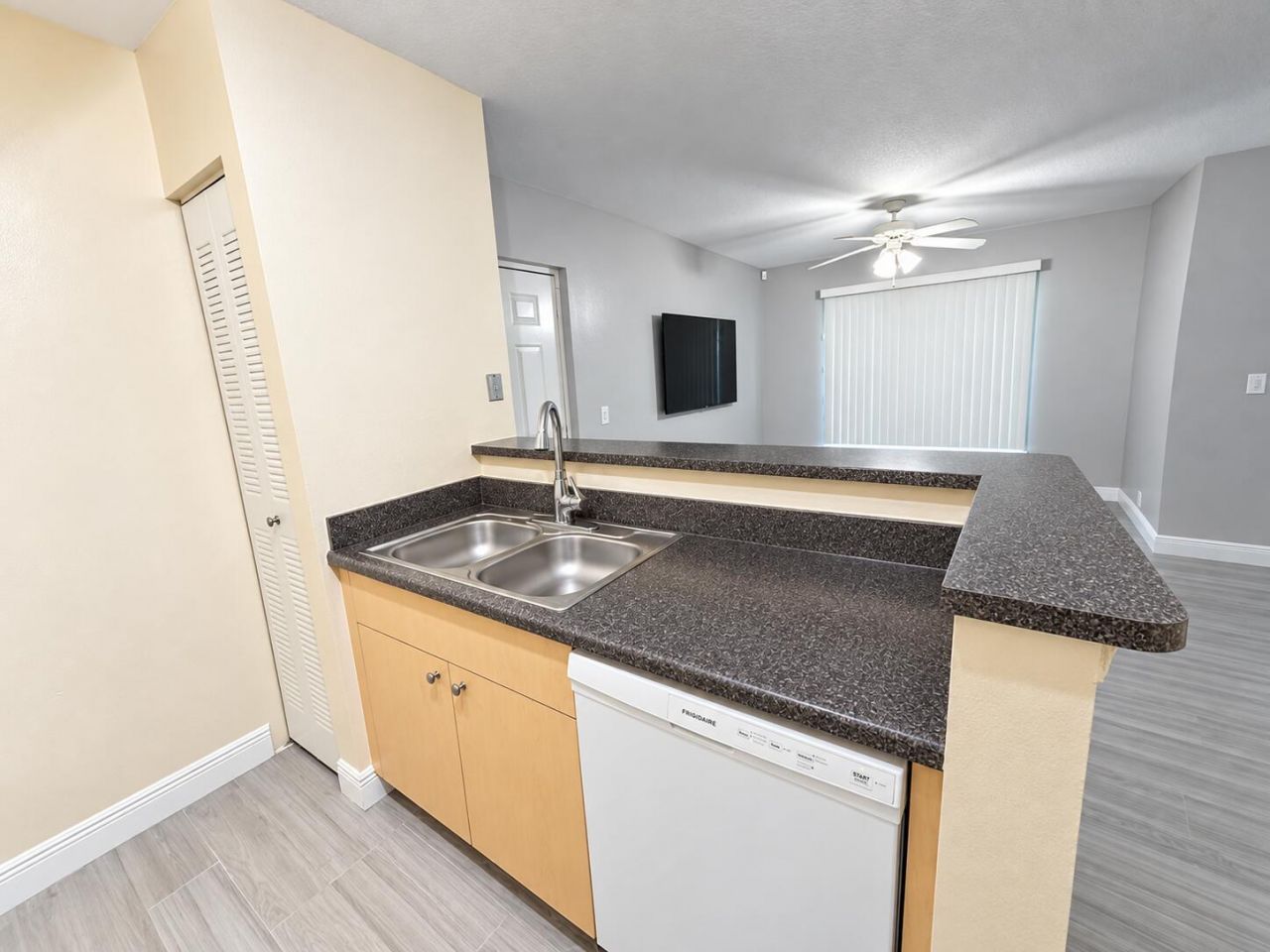 4241 San Marino Boulevard, Unit 206, West Palm Beach, FL 33409 Photo