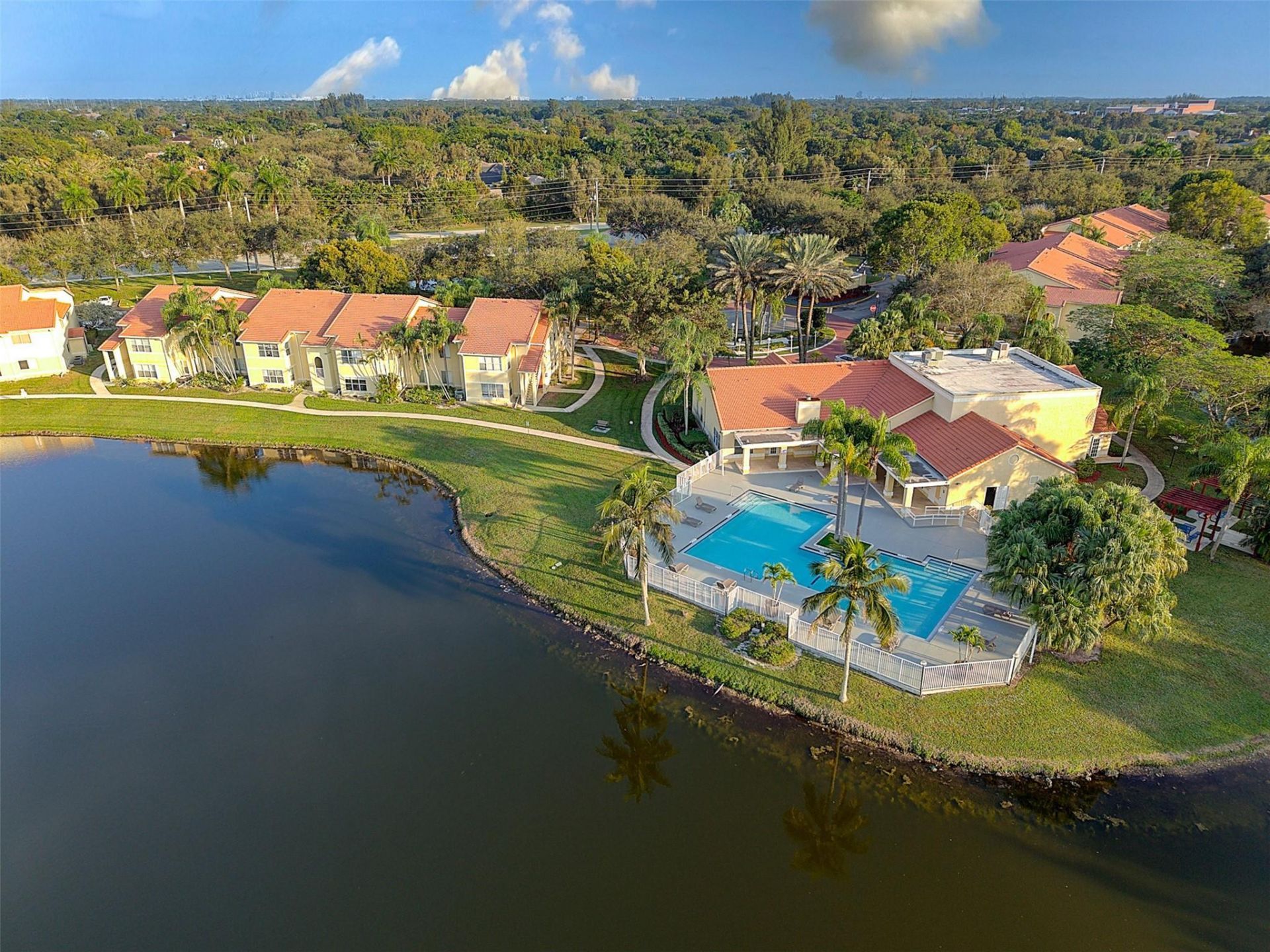 12730 Vista Isles Drive, Unit 821, Sunrise, FL 33325 Photo