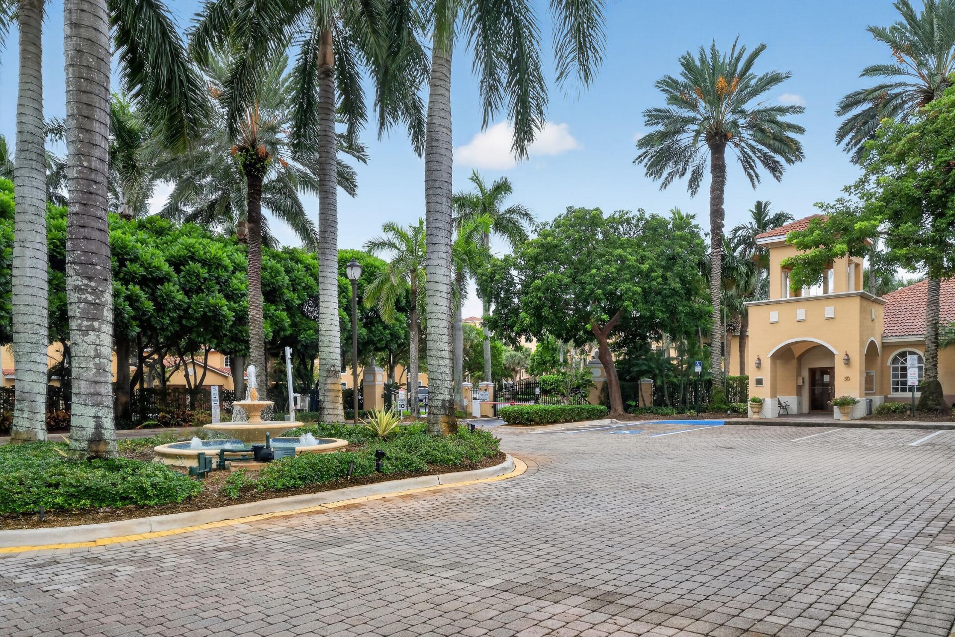 600 Scotia Drive, Unit 108, Hypoluxo, FL 33462 Photo