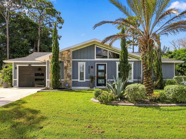 562 SW Eyerly Avenue, Port St. Lucie, FL 34983