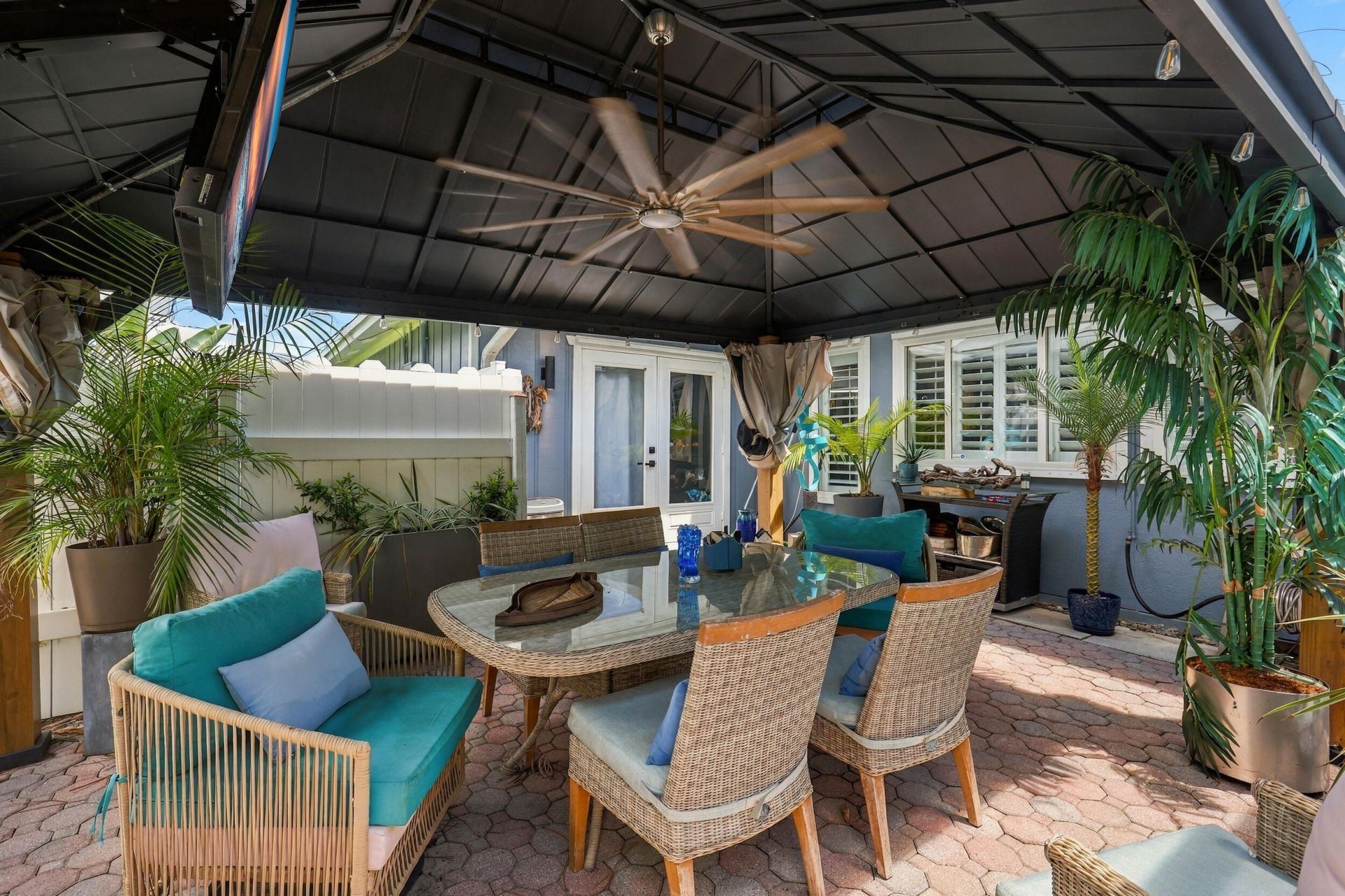 562 SW Eyerly Avenue, Port Saint Lucie, FL 34983 Photo