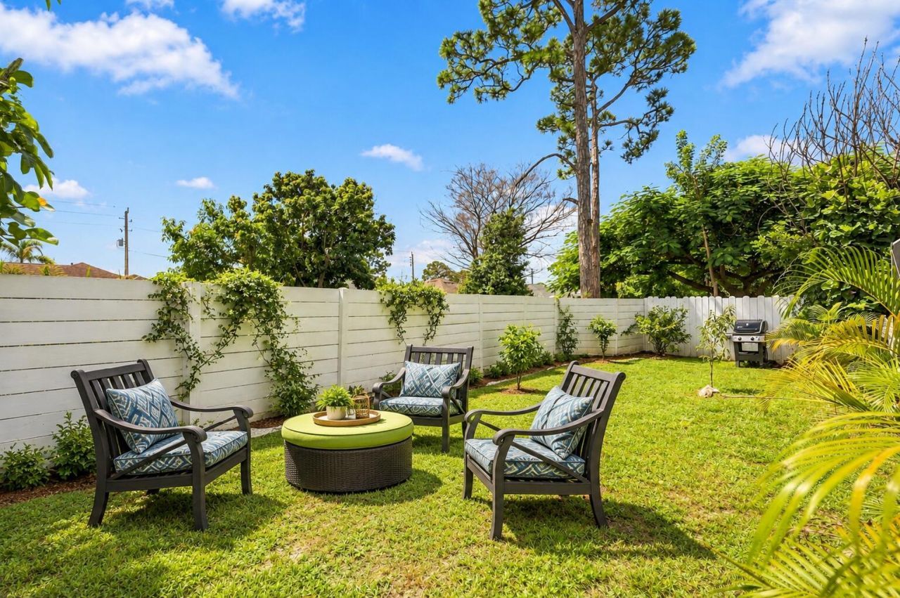 562 SW Eyerly Avenue, Port Saint Lucie, FL 34983 Photo