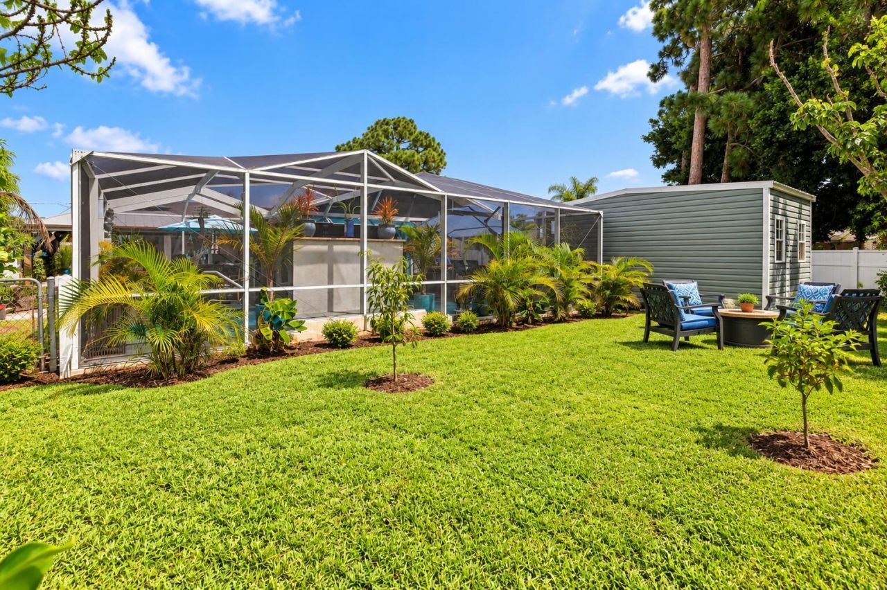 562 SW Eyerly Avenue, Port Saint Lucie, FL 34983 Photo