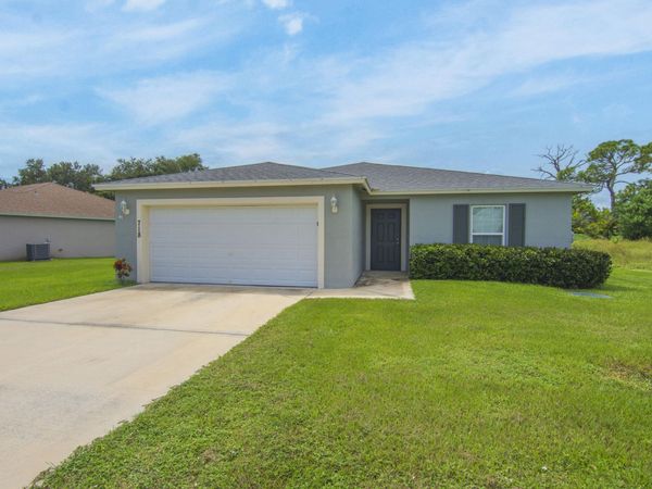 718 NE Perch Lane, Port St. Lucie, FL 34983