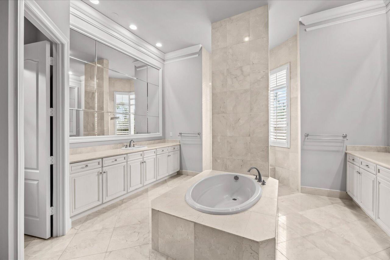 102 SE Rio Casarano, Port Saint Lucie, FL 34984 Photo