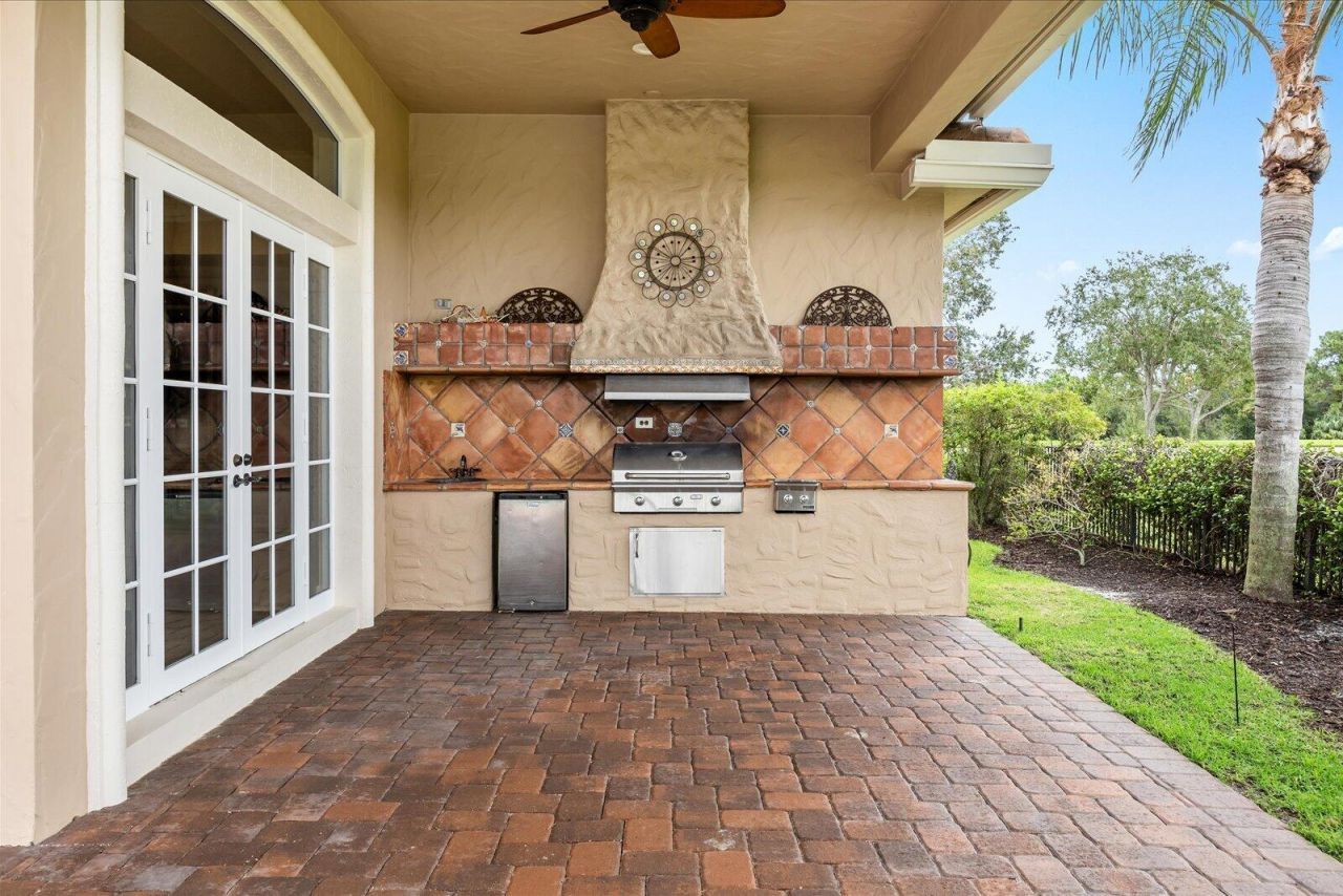 102 SE Rio Casarano, Port Saint Lucie, FL 34984 Photo