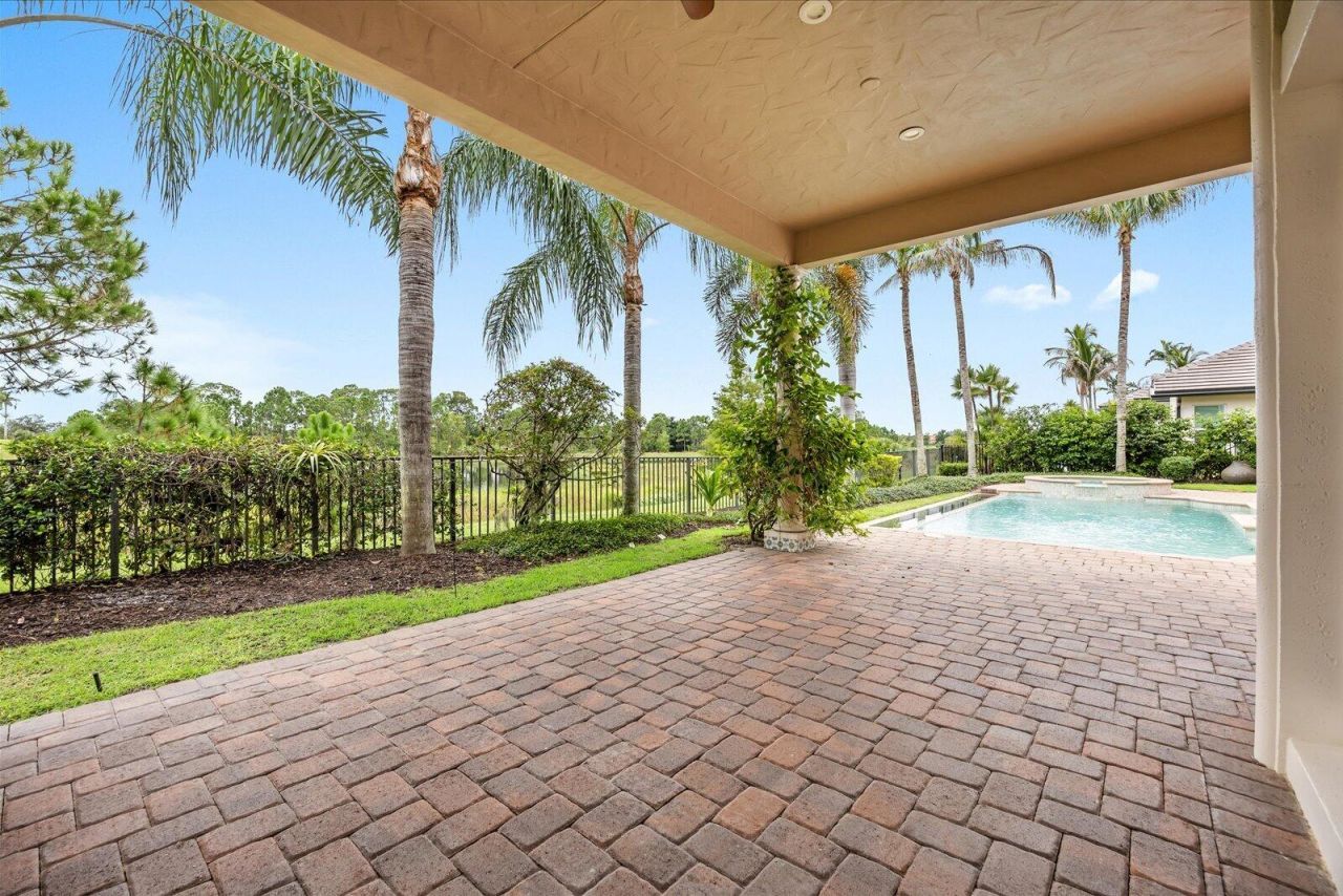 102 SE Rio Casarano, Port Saint Lucie, FL 34984 Photo