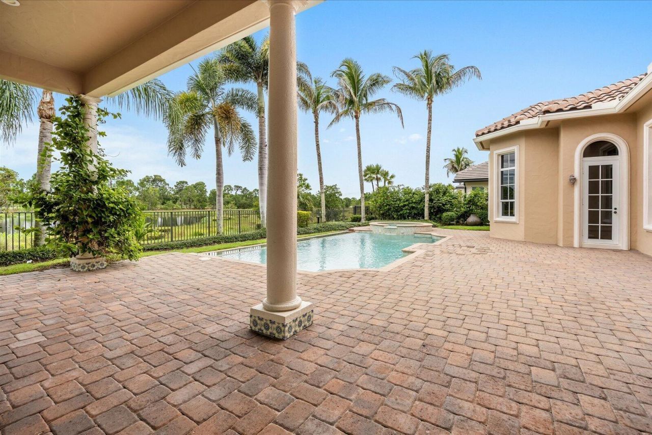 102 SE Rio Casarano, Port Saint Lucie, FL 34984 Photo