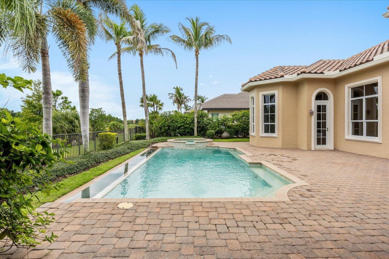 102 SE Rio Casarano, Port Saint Lucie, FL 34984 Photo