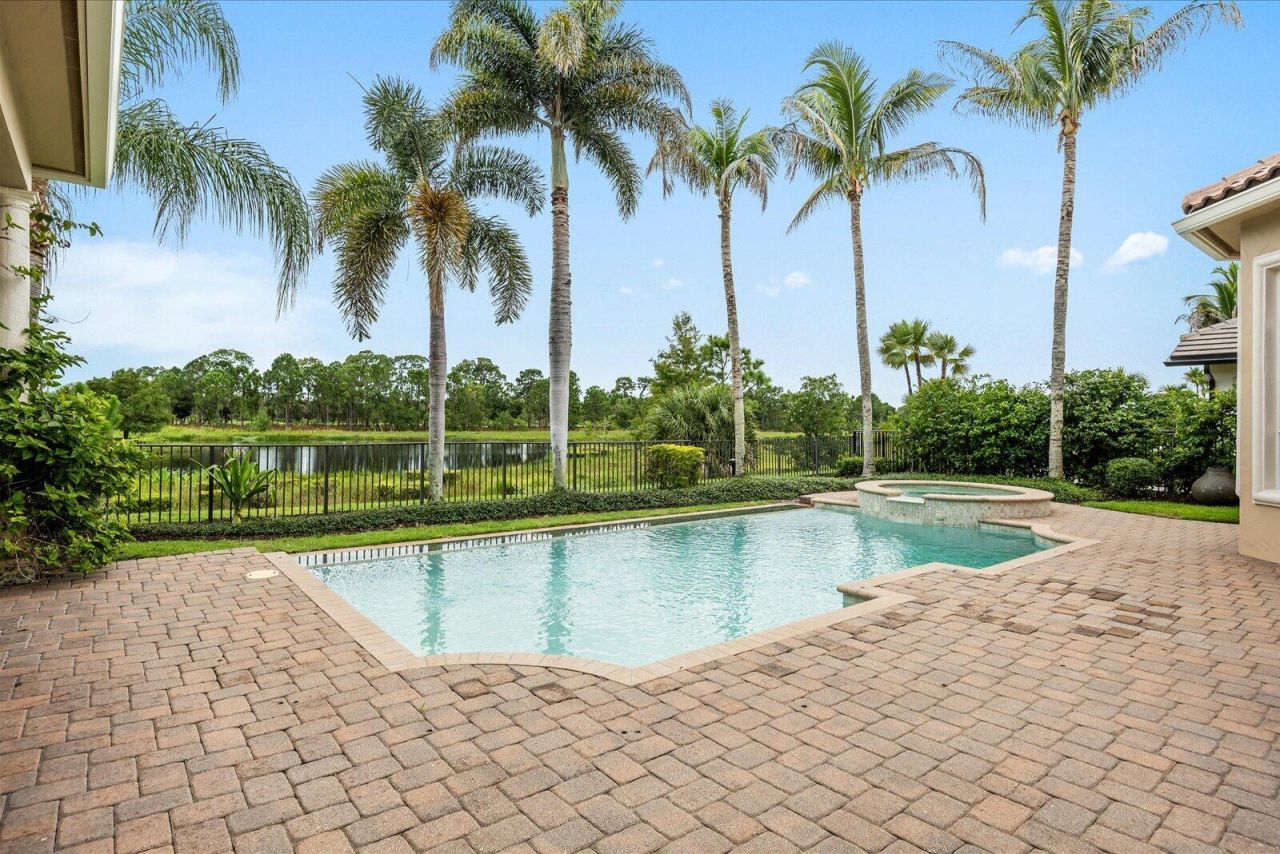 102 SE Rio Casarano, Port Saint Lucie, FL 34984 Photo