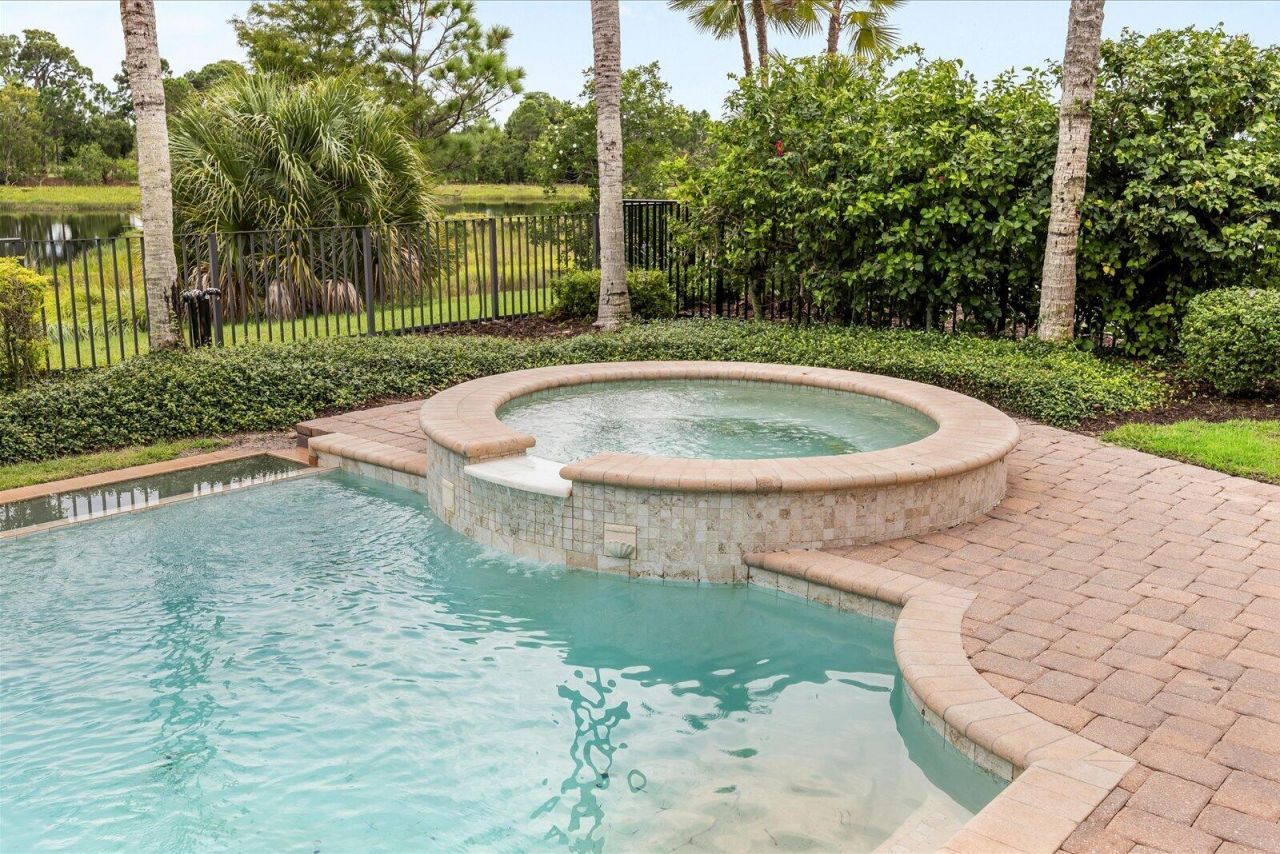 102 SE Rio Casarano, Port Saint Lucie, FL 34984 Photo