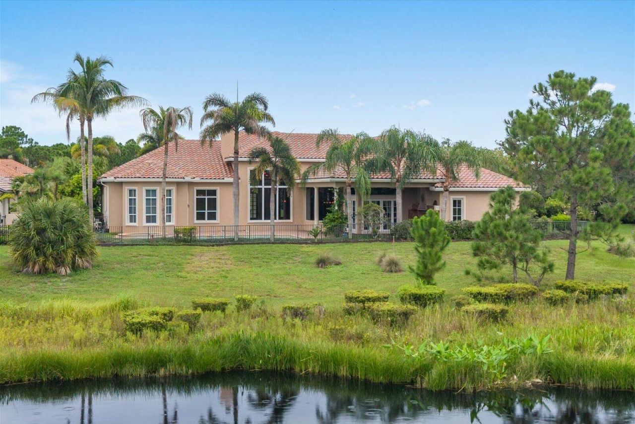 102 SE Rio Casarano, Port Saint Lucie, FL 34984 Photo