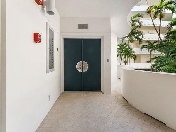 2000 S Ocean Boulevard, Palm Beach, FL 33480