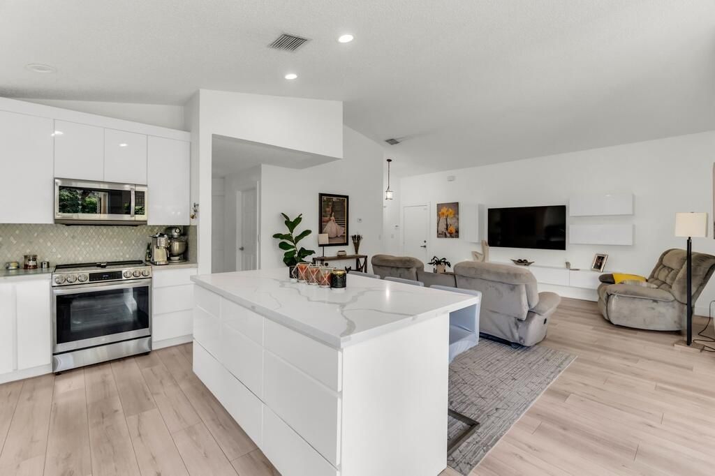 15466 SW 143rd Terrace, Miami, FL 33196 Photo