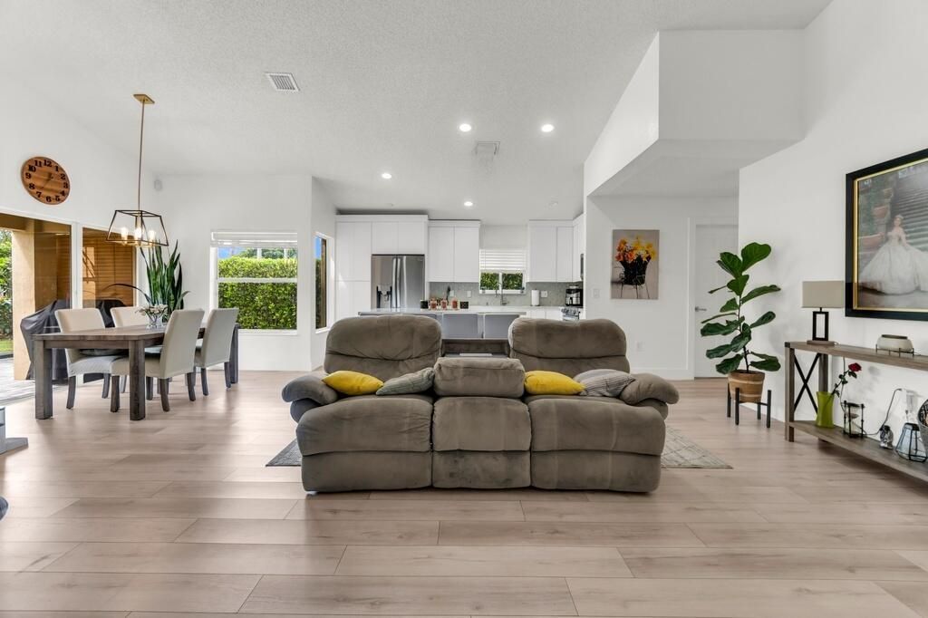 15466 SW 143rd Terrace, Miami, FL 33196 Photo