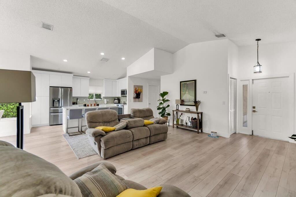 15466 SW 143rd Terrace, Miami, FL 33196 Photo