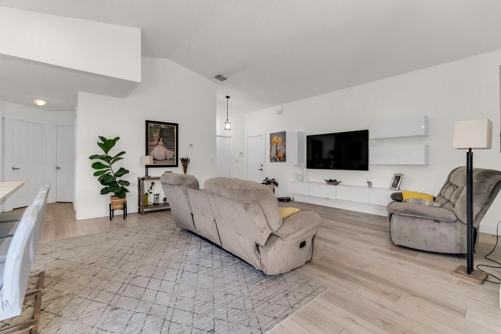15466 SW 143rd Terrace, Miami, FL 33196 Photo
