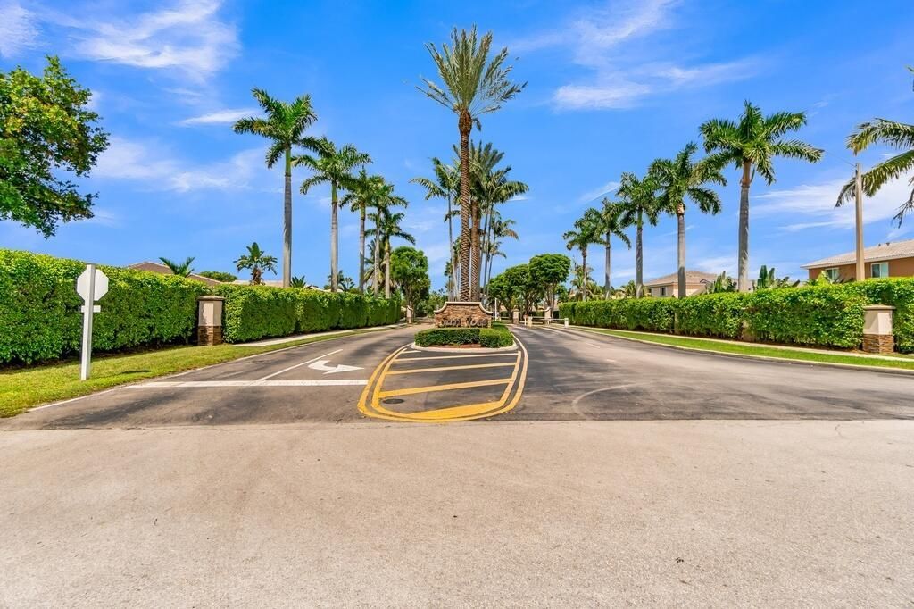 15466 SW 143rd Terrace, Miami, FL 33196 Photo