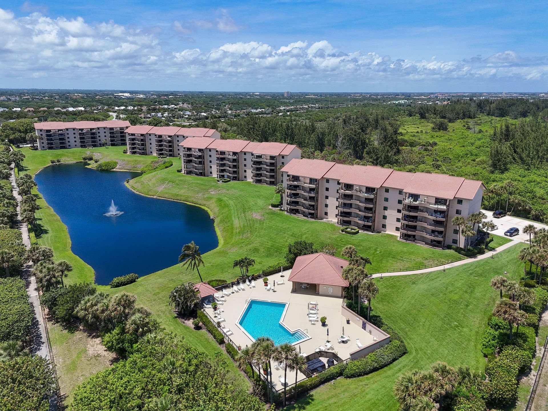 101 Ocean Bluffs Boulevard, Unit 504, Jupiter, FL 33477 Photo