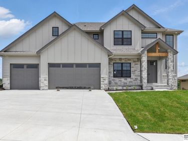10963 S 102nd Street, Papillion, NE 68046
