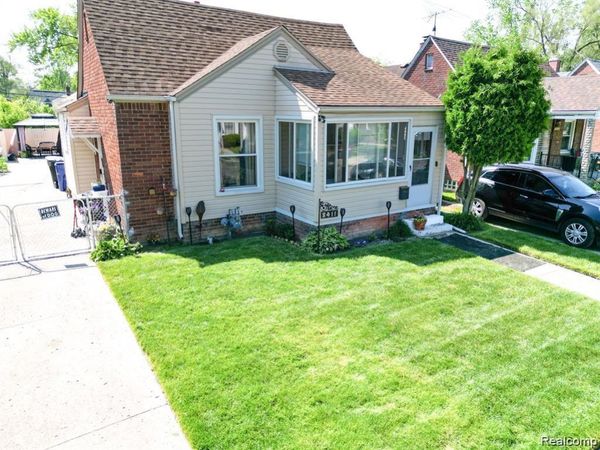 8411 Grandville Avenue, Detroit, Mi 48228