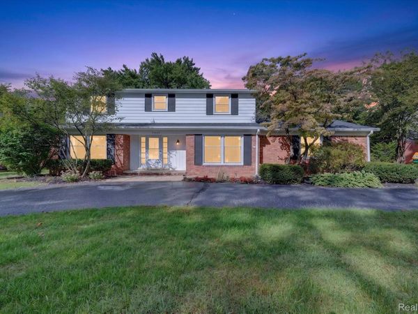 29653 Club House Lane, Farmington Hills, Mi 48334