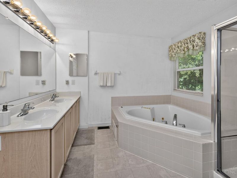 1206 E Glen Echo Lane, Miami Township, OH 45140 Photo 24