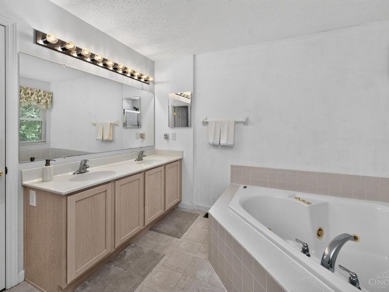 1206 E Glen Echo Lane, Miami Township, OH 45140 Photo 26