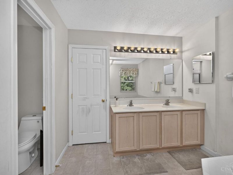 1206 E Glen Echo Lane, Miami Township, OH 45140 Photo 28