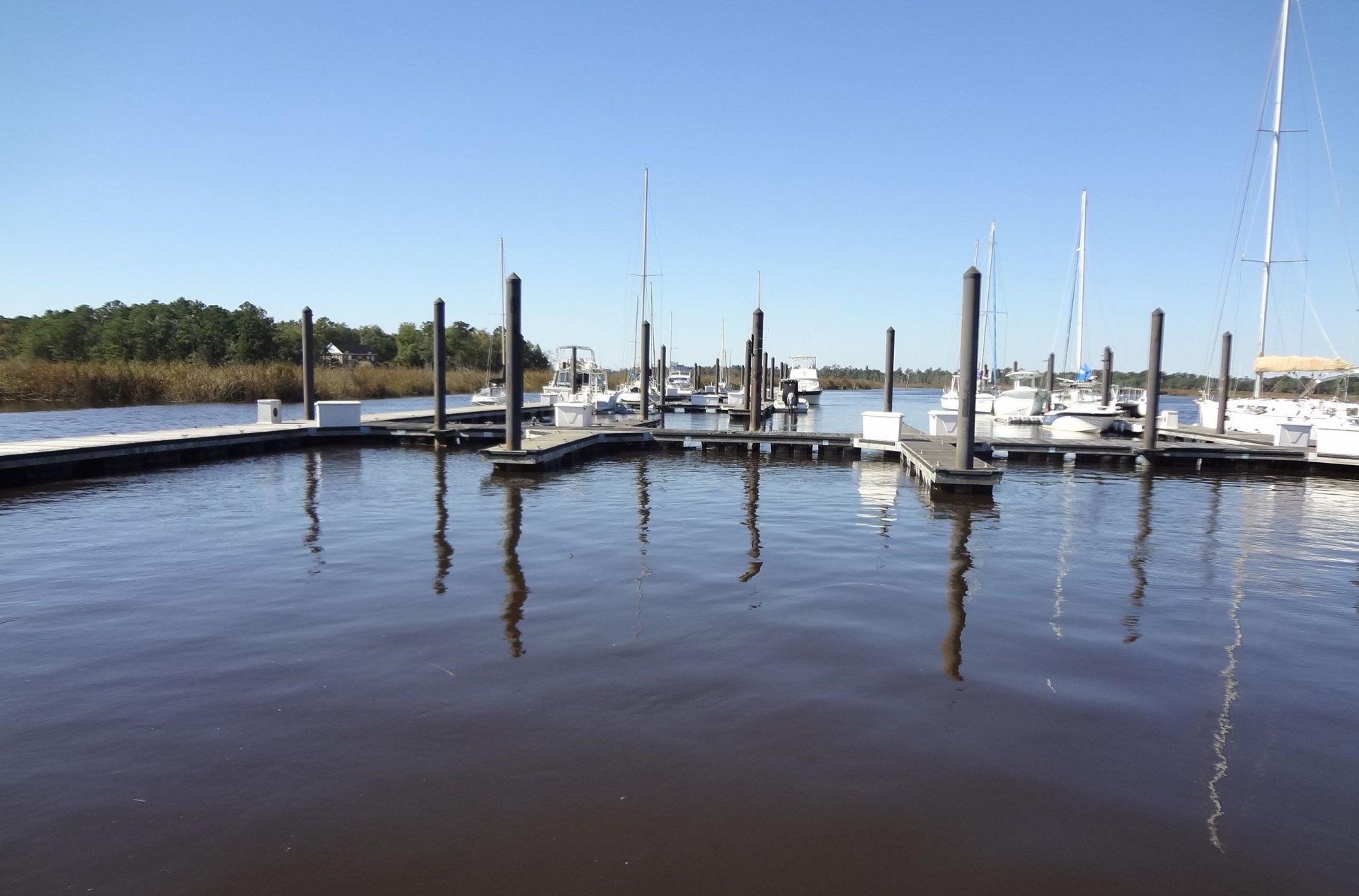Boat Slip 18 Friendfield Marina  Photo 12