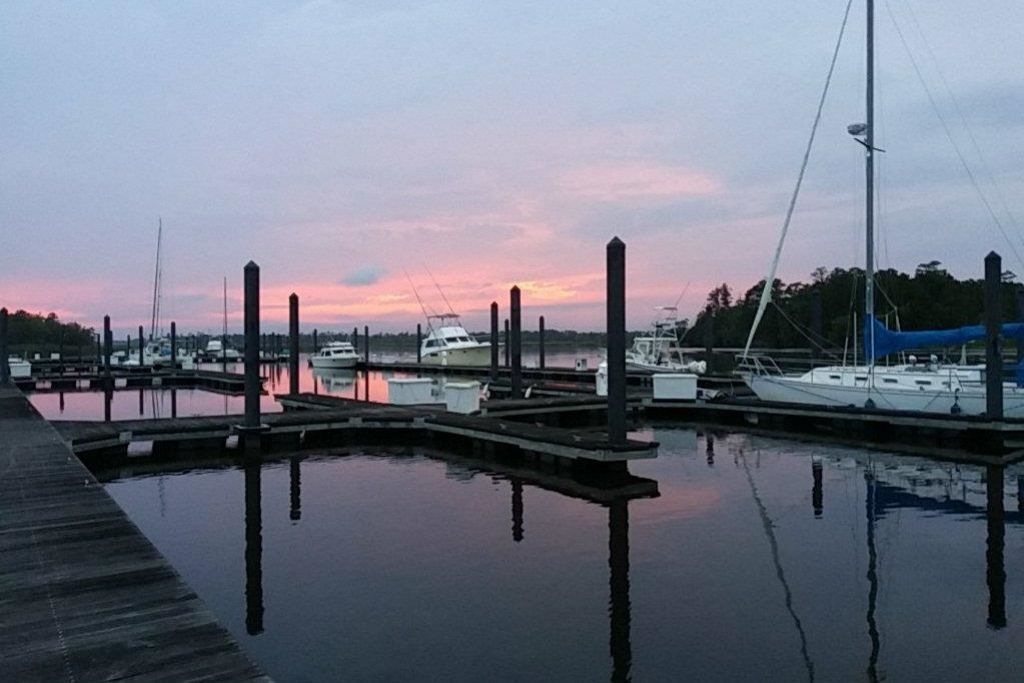 Boat Slip 18 Friendfield Marina  Photo 4