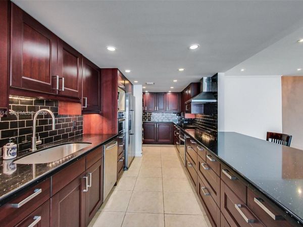 8613 SW 79th Pl , Miami, FL 33143