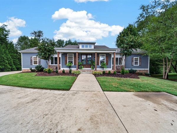 701 Sturbridge Court , Bowling Green, KY 42103