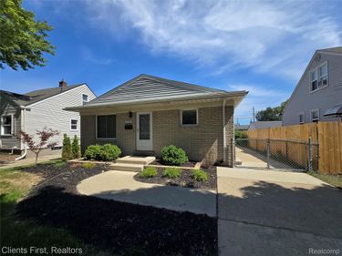 28004 Hughes Street, St Clair Shores, Mi 48081