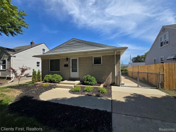 28004 Hughes Street , St Clair Shores, Mi 48081