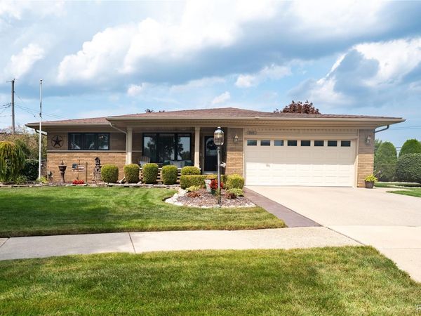 29401 Bon Mar Drive, Warren, Mi 48088
