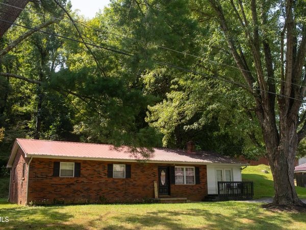 828 Parkway Boulevard, Elizabethton, TN 37643