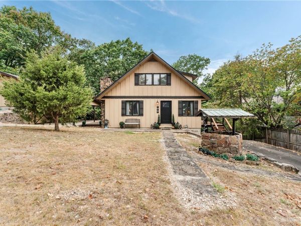303 Ridge Road , Eureka Springs, AR 72631